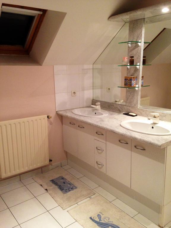 La Maison D'Amelie La Chapelle-Saint-Aubert Δωμάτιο φωτογραφία